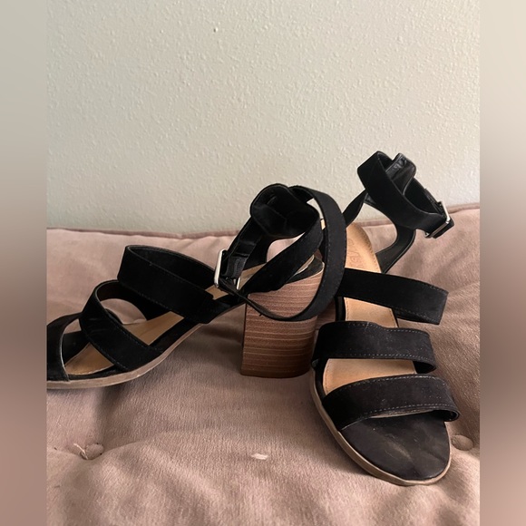 Brash black faux suede sandals SZ 7 sandals with wood heals. - Picture 2 of 7